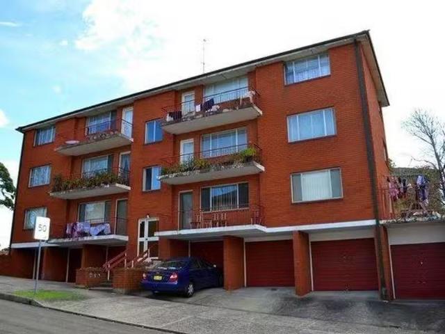 Nice 2 BR 4/30 Rhodes Street, Hillsdale, NSW 2036 Apartment.