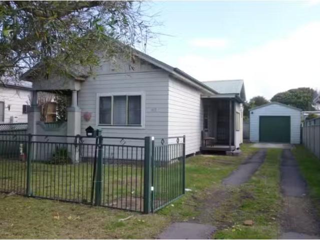 Nice 2 BR 43 Robb Street, Belmont House for rent Listed by De.
