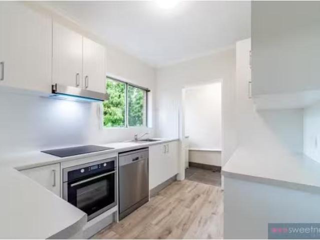 Deal! 2 BR 4/40 Burchmore Road, Manly Vale Apartment for rent.