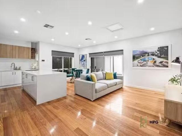 Cozy 2 BR 4/56 Broadmeadows Road, Tullamarine, VIC 3043