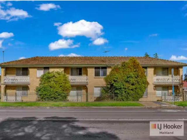 Nice 2 BR 4/57 George Street, East Maitland Apartment for rent.