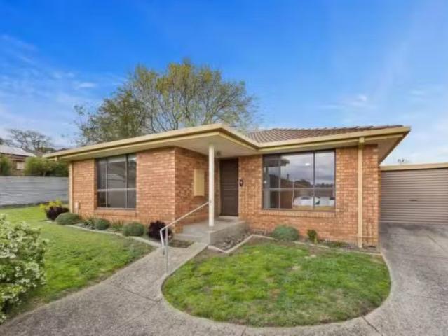 Just in! 2 BR 4/508 Sherrard St, Black Hill VIC 3350 House F.