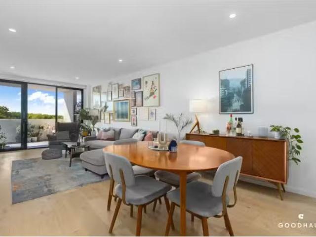 Rental! 2 BR 48/2 Torrens Street, Braddon Apartment for rent.