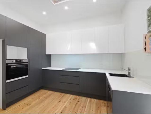Unique 2 BR 4 Little Commodore Street, Newtown House for rent.