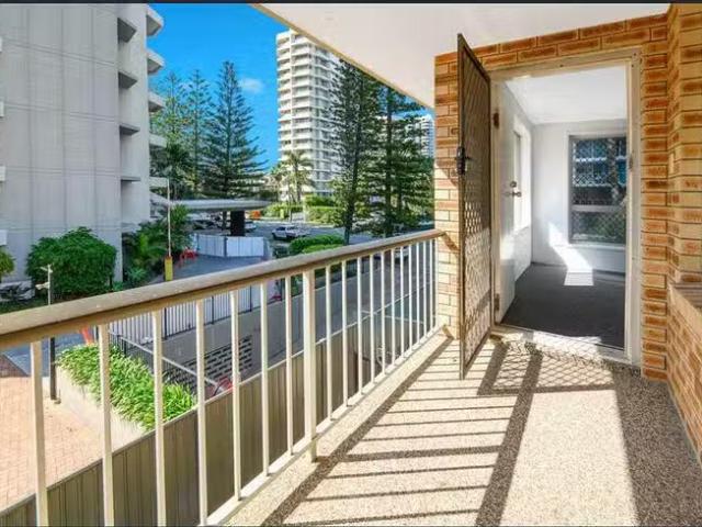 Unique 2 BR 5/27 Enderley Avenue, Surfers Paradise, QLD 4217