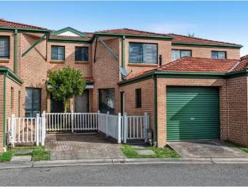 For Rent! 2 BR 52/169 Horsley Road, Panania Townhouse for rent.