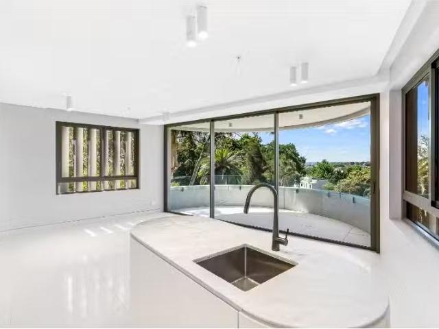 Cozy 2 BR 5/21 Waverley Crescent, Bondi Junction Apartment for.