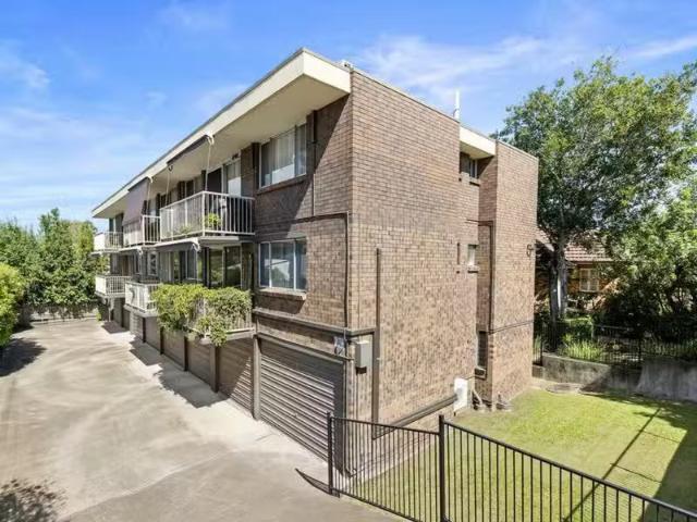 Charming 2 BR 5/54 Kingsley Parade, YERONGA, QLD 4104 Unit f.