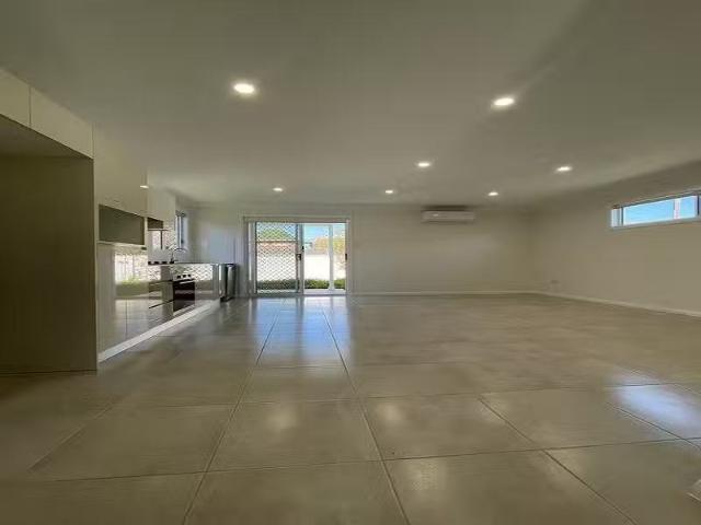 Cheap 2 BR 58A Kalora Avenue, Fairfield West House for rent L.