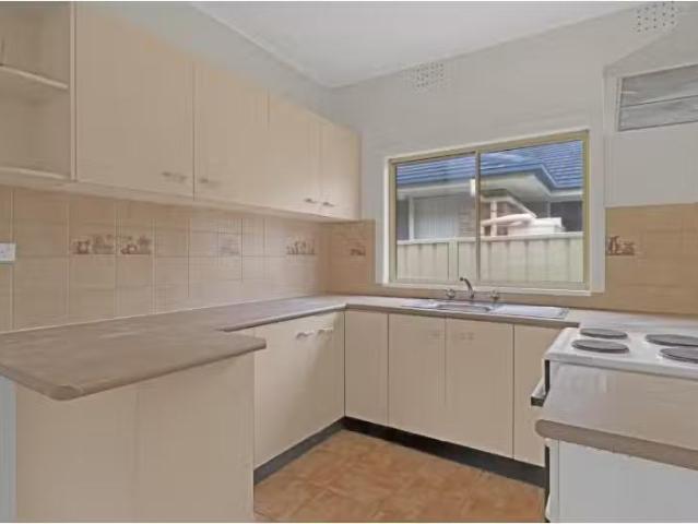 Cozy 2 BR 59 Oakland Avenue, The Entrance Apartment for rent.