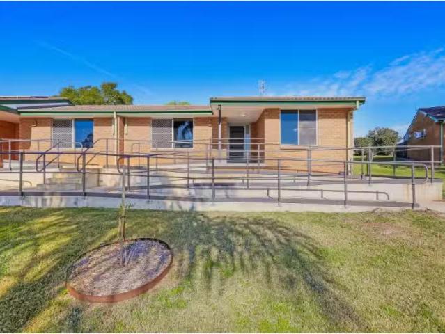 Unique 2 BR 59 Tindale Street, Muswellbrook Apartment for rent.
