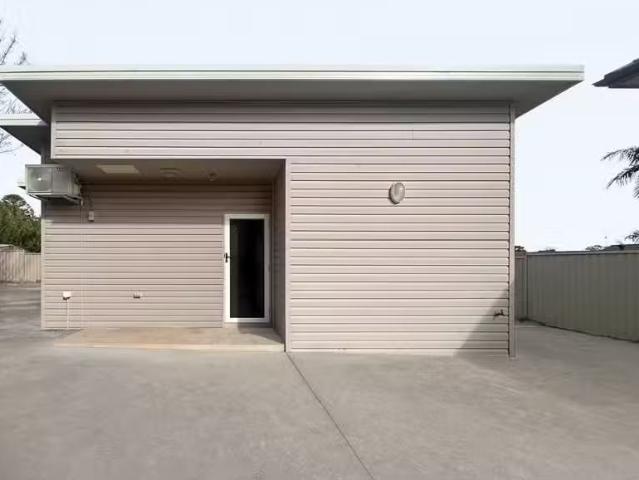 Unique 2 BR 5a Mawson Court, Werrington County Apartment for r.