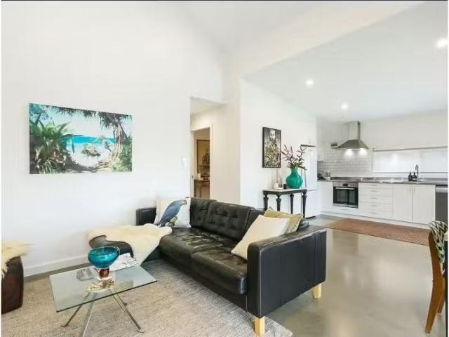 Unique 2 BR 5B Colin St, Bangalow House for rent Listed by Jo.