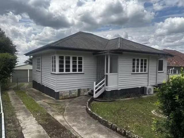 Nice 2 BR 632 Cavendish Road, Holland Park, QLD 4121