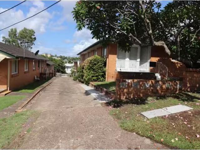 Unique 2 BR 6/66 Wylie Avenue, COORPAROO Apartment for rent L.