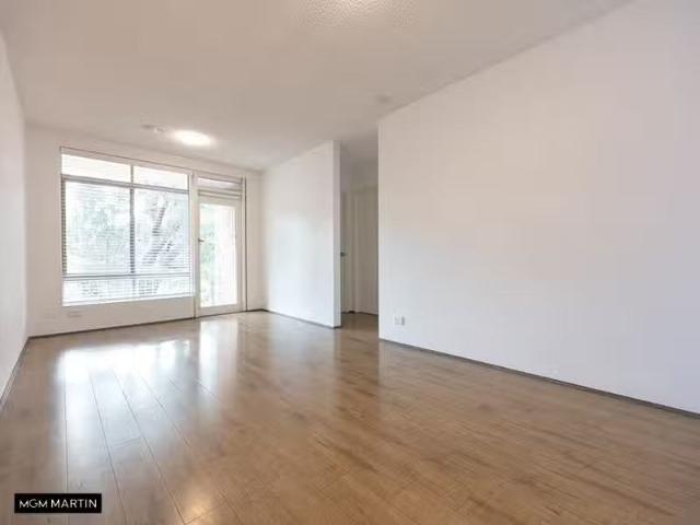 Just in! 2 BR 6/84 Mascot Drive, Eastlakes Apartment for rent.