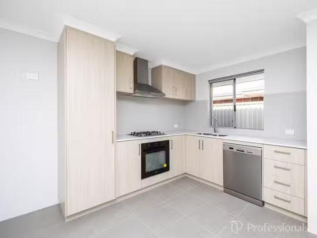 For Rent! 2 BR 6B Shellharbour Promenade, Alkimos, WA 6038