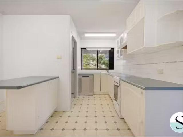 Cheap 2 BR 7/287 Pacific Highway, Charlestown Apartment for re.