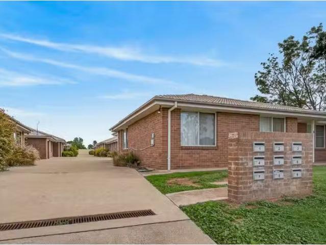Unique 2 BR 8/18 Edwin Street, Dubbo Apartment for rent Liste.