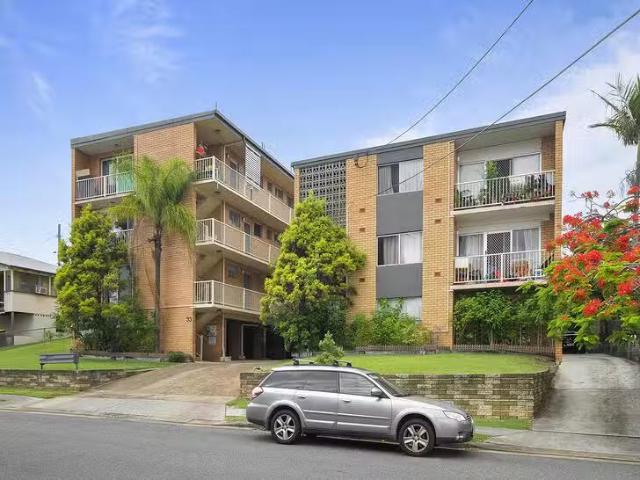 Just in! 2 BR 8/33 interactionton Street, Highgate Hill, QLD 4.