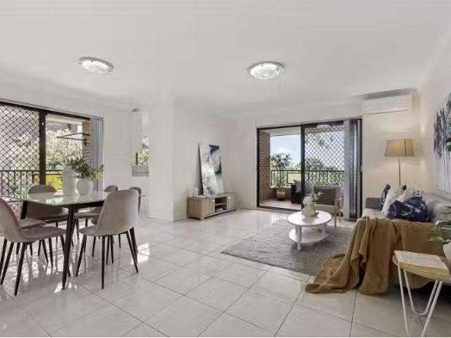 For Rent! 2 BR 9/13 Barsbys Avenue, Allawah Apartment for rent.
