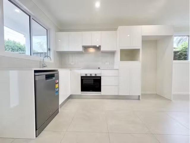 Unique 2 BR 9a Waikanda Crescent, Whalan Apartment for rent L.