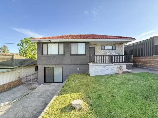 For Rent! 2 BR B/6 Denise Street, Lake Heights, NSW 2502