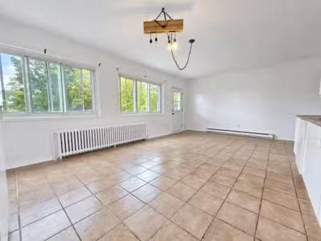 Just in! 2 BR B 3994 Boul. St Martin O. Laval Chomedey, QC.