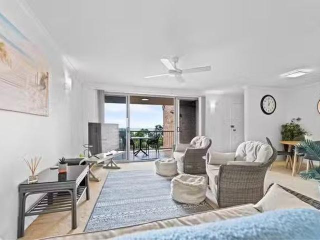 Cheap 2 BR Golden Four Drive