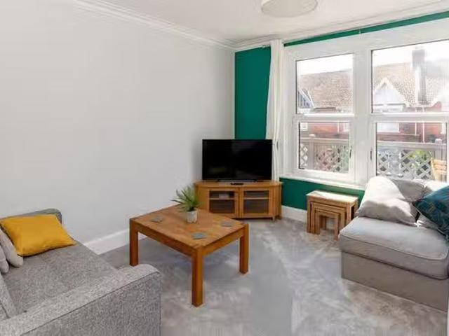 Deal! 2 BR Kingsway Road