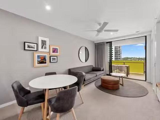 Nice 2 BR Harbour Road