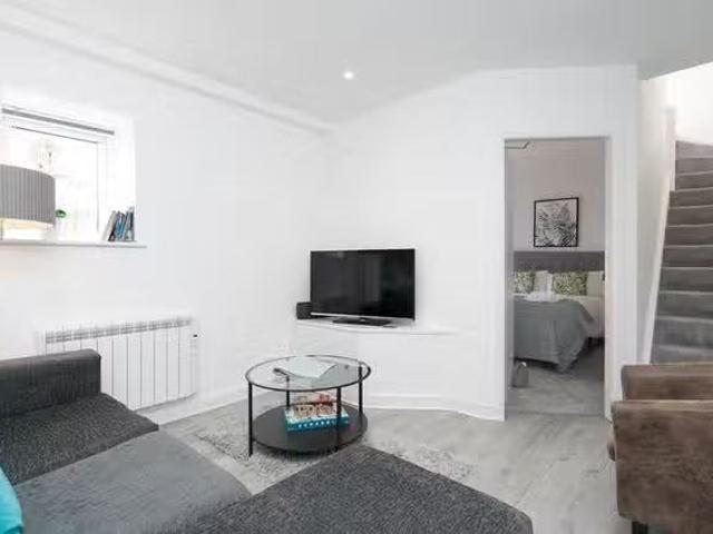 Unique 2 BR High Street