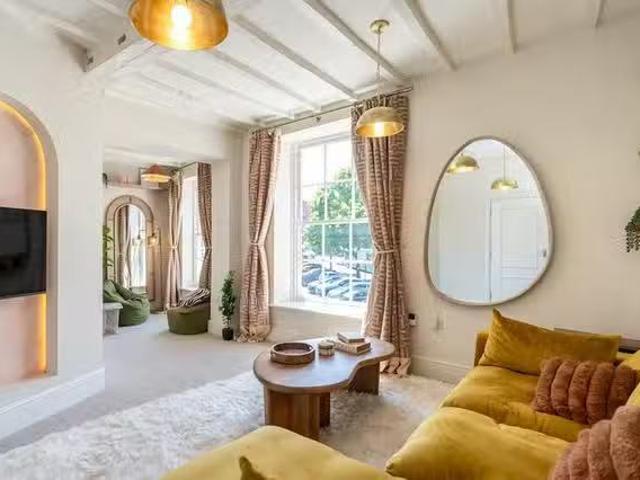 Nice 2 BR Hill's Lane