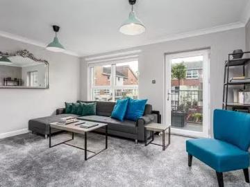Cheap 2 BR Inkerman Court