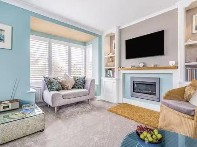 Nice 2 BR Little London