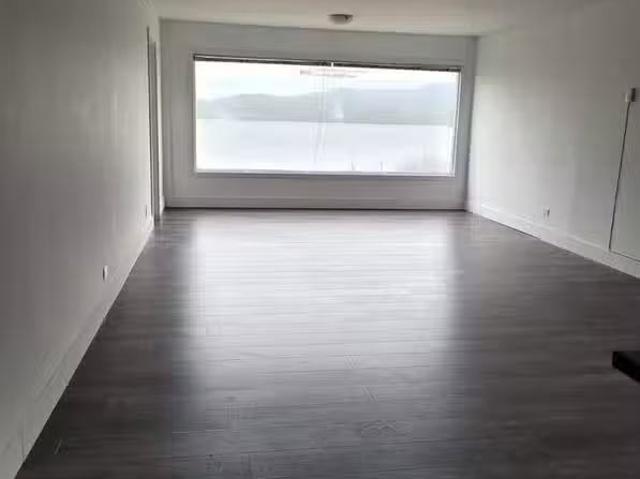 Cozy 2 BR st Avenue West 916A st Avenue West 916a #916A