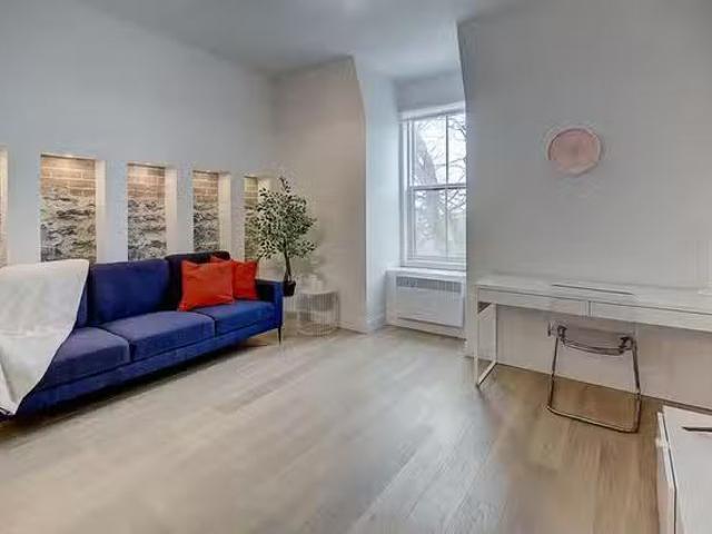 Just in! 2 BR Rue Sainte Catherine Est