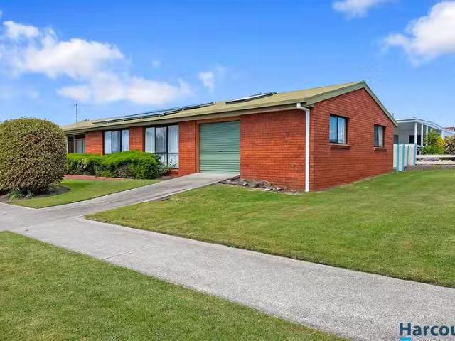 Charming 2 Freer Street, SHEARWATER, TAS 7307 House for Rent