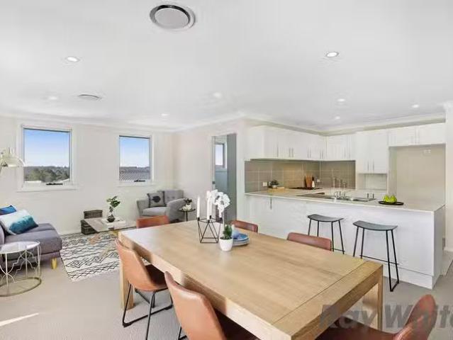 Deal! 2 Kuraman Close, Macquarie Hills, NSW 2285
