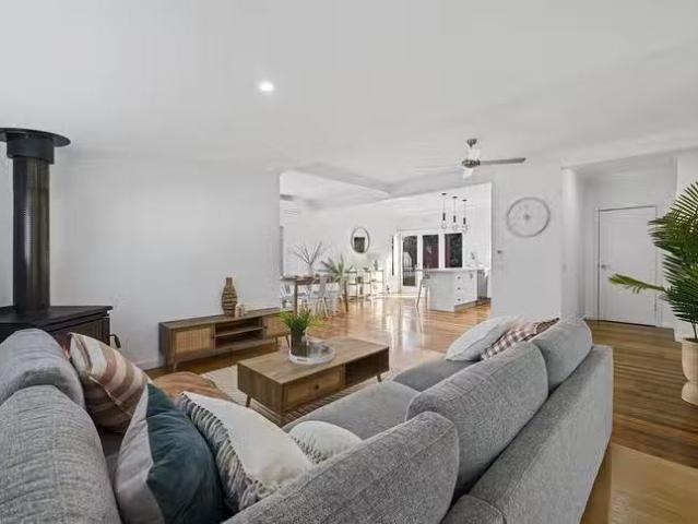 Charming 2 Louis Road, Venus Bay, VIC 3956
