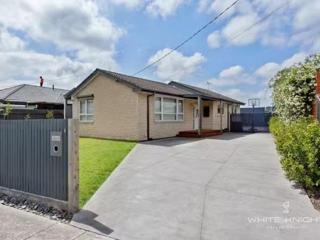 For Rent! 2 Luxford Street, St Albans VIC 3021