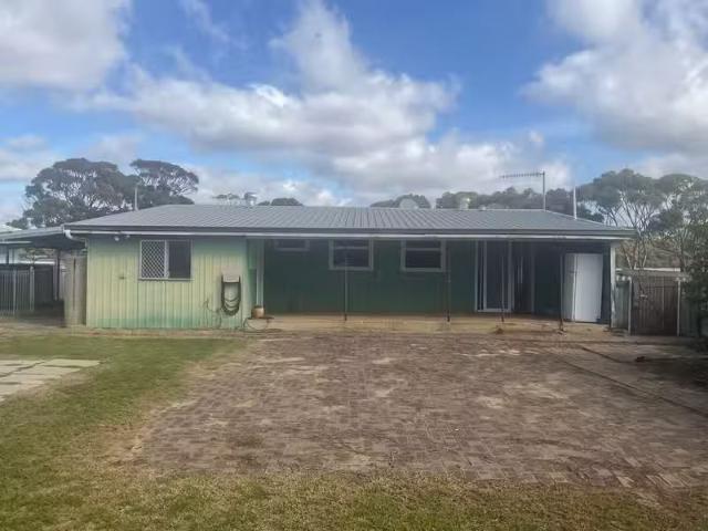 Charming 2 Whitehead Road, GNOWANGERUP, WA 6335 House for Rent
