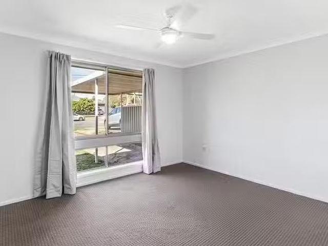 Nice 2 Tucks Road, Toongabbie, NSW 2146