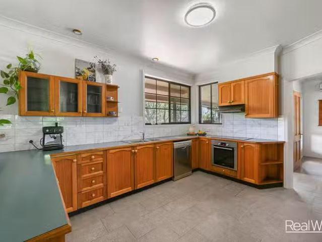 Nice 2A Swenson Street, Mount Lofty, QLD 4350