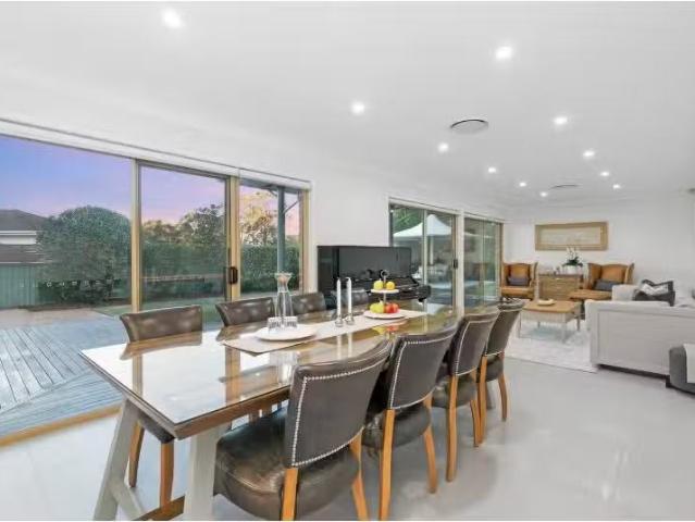 Charming 34 Candlebush Crescent, Castle Hill House for rent L.