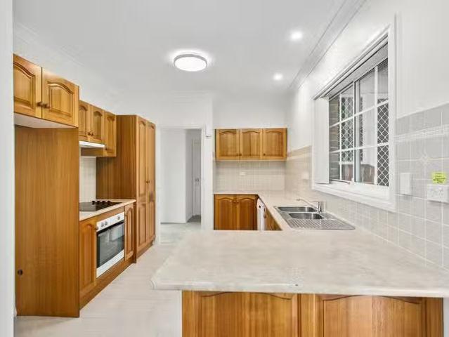 For Rent! 3/4A William Street, Figtree, NSW 2525