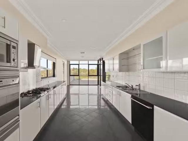 Charming 3/57 59 Woodlands Avenue, Lugarno Apartment for rent.