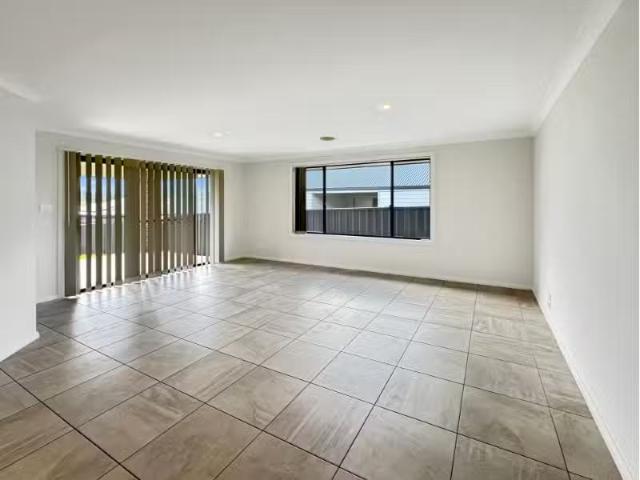 New 35 Miriam Drive, Orange House for rent Listed by Simone F.