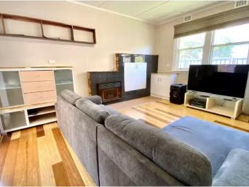 Nice 35 Commissioner Street, Cooma House for rent Listed by A.