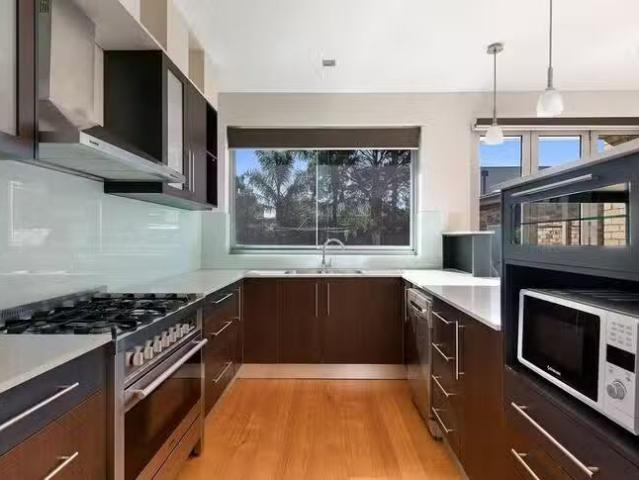 Deal! 35 Edinburgh Street, Bentleigh East, VIC 3165
